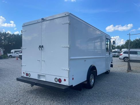 Used 2016 Ford E-350 and Econoline 350 Super Duty w/ A/C Prep Package RWD image 7