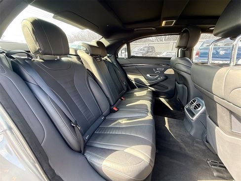 Used 2020 Mercedes-Benz S 560 Sedan image 32