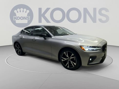 Used 2024 Volvo S60 B5 Core FWD image 2