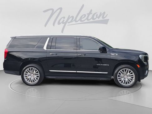 Used 2023 GMC Yukon XL SLT AWD/4WD image 7