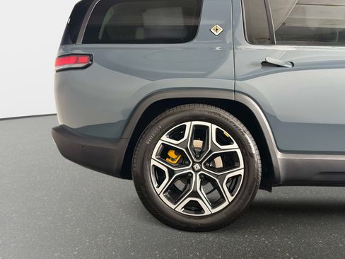 Used 2026 Rivian R1S Premium AWD/4WD image 18