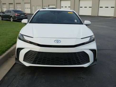 Used 2025 Toyota Camry SE FWD image 2