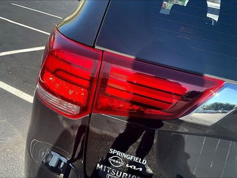 Used 2018 Mitsubishi Outlander FWD image 22