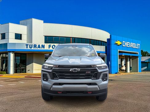 Used 2024 Chevrolet Colorado Z71 w/ Z71 Convenience Package 2 AWD/4WD image 9