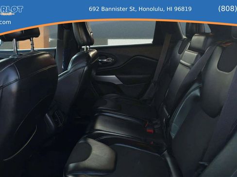 Used 2018 Jeep Cherokee Latitude Plus w/ Comfort/Convenience Group AWD/4WD image 20