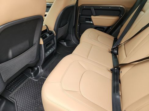 New 2026 Land Rover Defender 110 X-Dynamic SE image 30