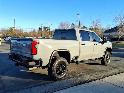 Used 2025 Chevrolet Silverado 2500 ZR2 w/ Technology Package image 5