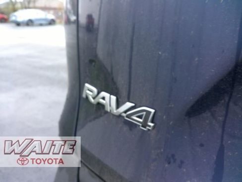 Used 2023 Toyota RAV4 XLE Premium image 3