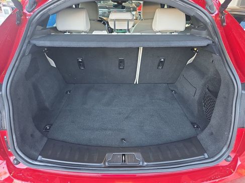 Used 2020 Jaguar E-PACE SE image 27