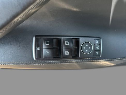 Used 2019 Tesla Model S Standard Range AWD/4WD image 33