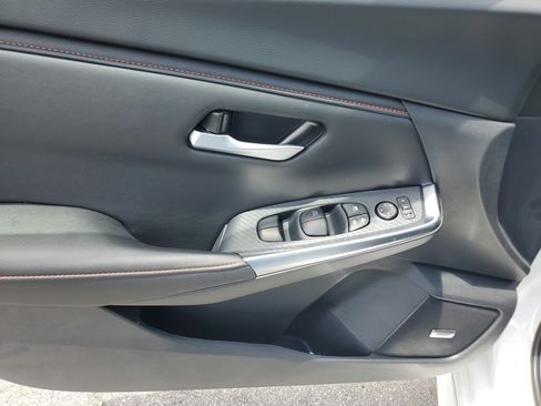 Used 2025 Nissan Sentra SR w/ SR Premium Package FWD image 15