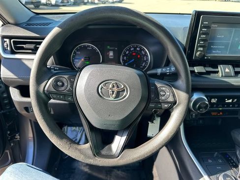 Certified 2022 Toyota RAV4 LE AWD/4WD image 39