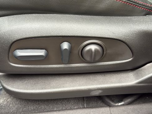 Used 2022 Chevrolet Equinox RS w/ RS Leather Package image 12