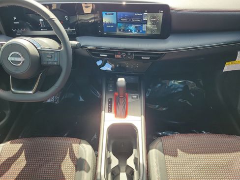 Certified 2025 Nissan Kicks SR FWD image 17