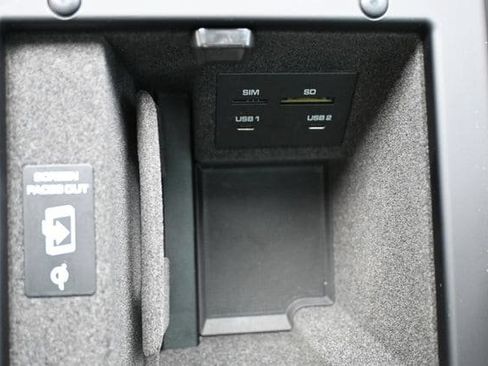 Used 2024 Porsche Macan AWD/4WD image 30
