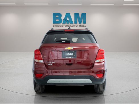 Certified 2022 Chevrolet Trax LT w/ LT Convenience Package AWD/4WD image 6
