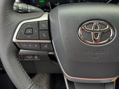 Used 2026 Toyota Sienna XLE FWD image 21