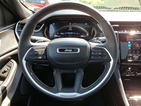 Certified 2023 Jeep Grand Cherokee Altitude AWD/4WD image 20