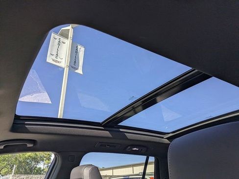 Certified 2024 Cadillac XT6 Luxury FWD image 18