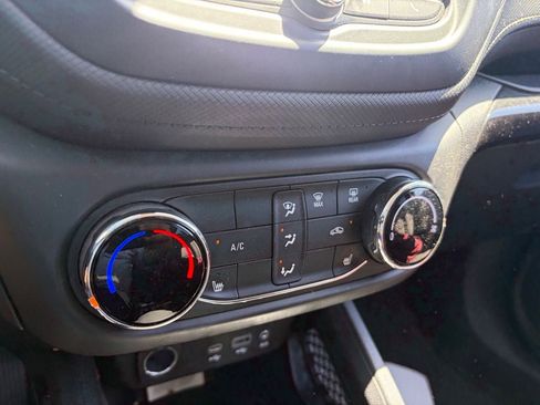 Used 2023 Chevrolet TrailBlazer LT FWD image 10