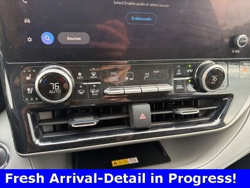 Used 2023 Toyota Highlander Limited image 7