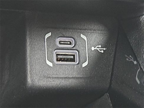 Used 2022 Jeep Compass Limited image 32