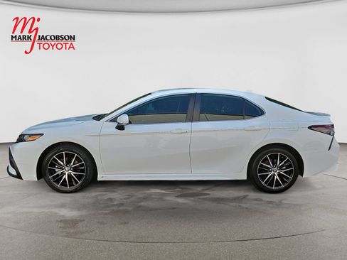 Used 2023 Toyota Camry SE FWD image 15