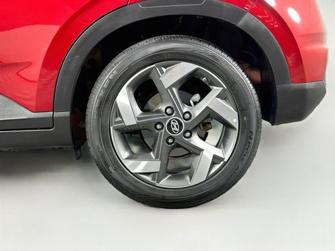 Used 2025 Hyundai Venue SEL FWD image 11