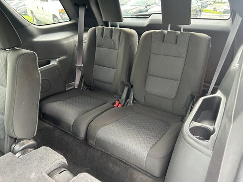 Used 2015 Ford Explorer XLT w/ Equipment Group 201A AWD/4WD image 14