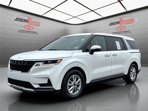 Used 2024 Kia Carnival LX image 1