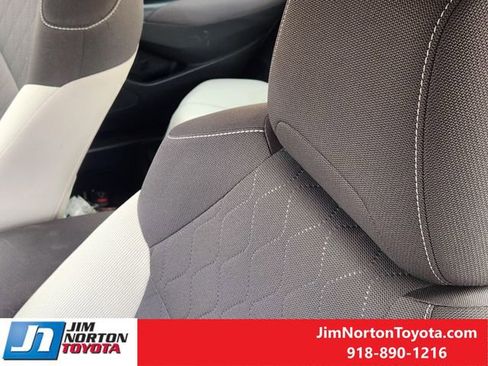 Used 2021 Toyota Corolla LE image 16