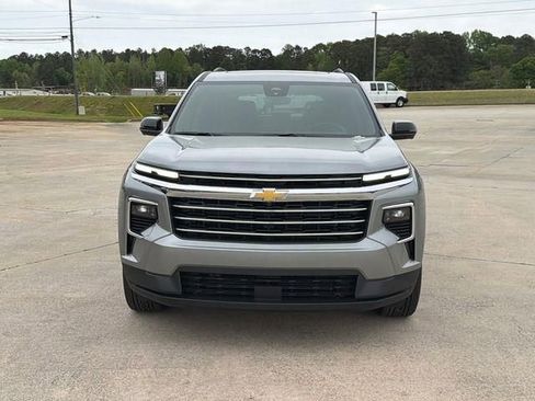New 2026 Chevrolet Traverse LT w/ Sun and Wheel Package FWD image 2
