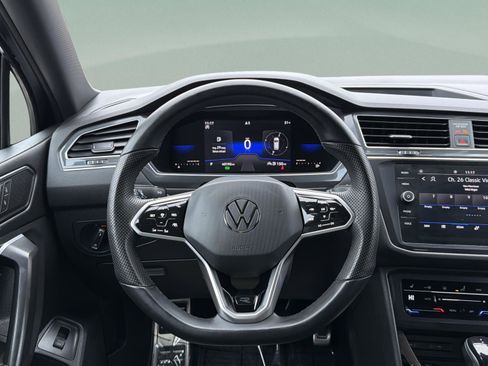 Used 2022 Volkswagen Tiguan SE R-Line image 23