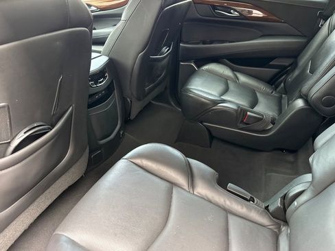 Used 2019 Cadillac Escalade Premium Luxury RWD image 5