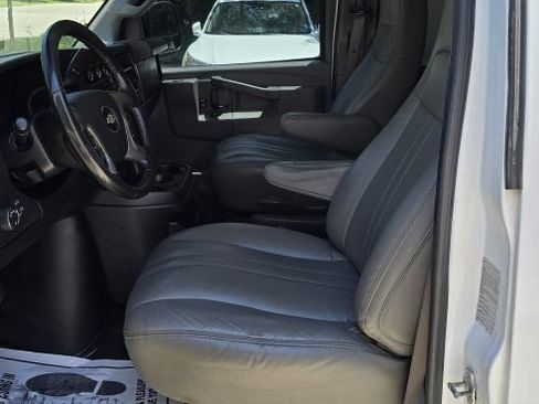 Used 2018 Chevrolet Express 2500 w/ Driver Convenience Package RWD image 11