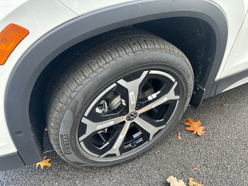 New 2026 Volkswagen Tiguan SE image 2