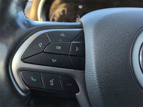 Used 2020 Jeep Grand Cherokee Altitude image 15