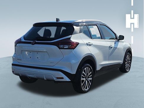 Used 2024 Nissan Kicks SV image 3