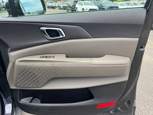 Used 2026 Kia Carnival EX FWD image 9