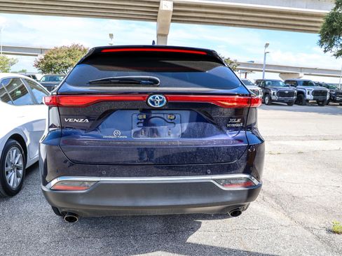 Certified 2022 Toyota Venza XLE AWD/4WD image 9