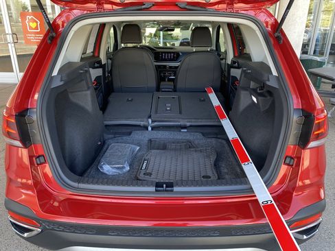 Certified 2024 Volkswagen Taos SE w/ Panoramic Sunroof Package FWD image 19