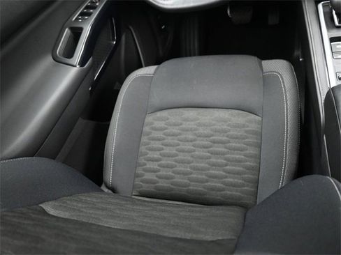 Used 2025 Nissan Pathfinder SV image 12