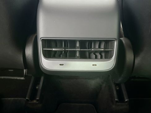 Used 2022 Tesla Model Y Long Range AWD/4WD image 26