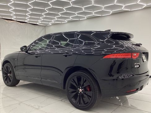 Used 2018 Jaguar F-PACE S image 10