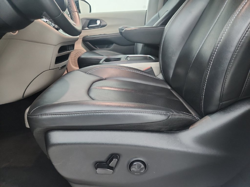 Certified 2024 Chrysler Pacifica Touring-L FWD image 22