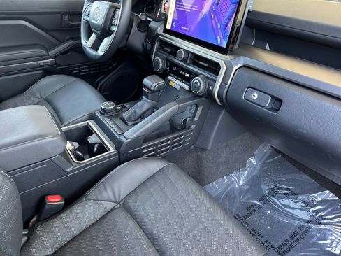 Used 2025 Toyota 4Runner TRD Off-Road Premium AWD/4WD image 16