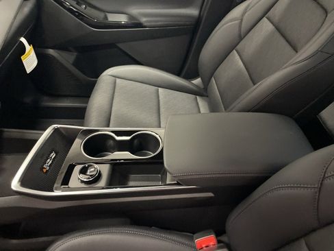 New 2026 Chevrolet Equinox LT w/ Convenience Package II image 16