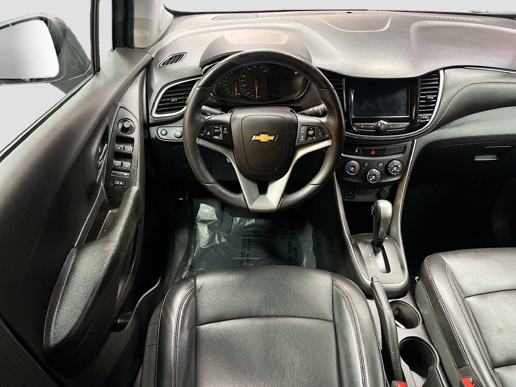 Used 2022 Chevrolet Trax LT w/ Premium Seat Package AWD/4WD image 22