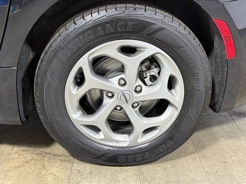 Used 2022 Chrysler Pacifica Limited image 19