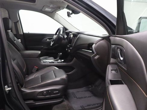 Used 2019 Chevrolet Traverse Premier w/ Driver Confidence II Package FWD image 16